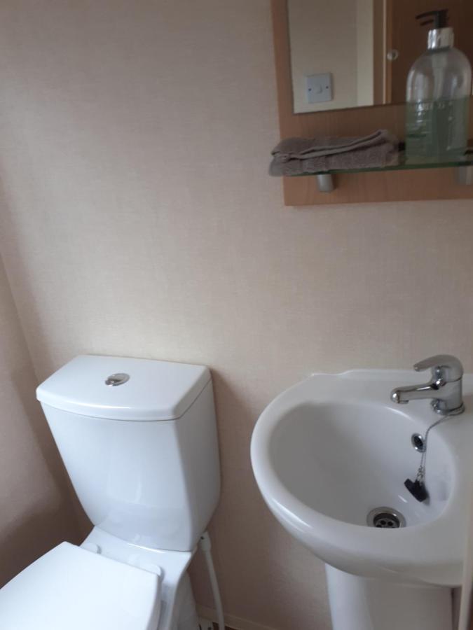 Rick's Retreat Static Caravan Near The With Free Wifi *