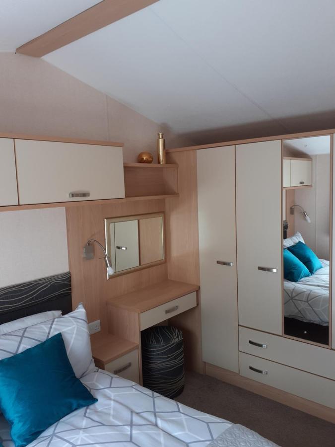Rick's Retreat Static Caravan Near The With Free Wifi Campsite Lossiemouth